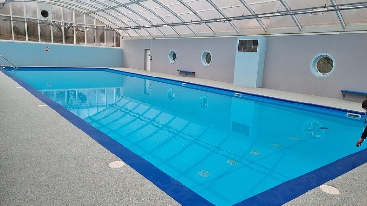 Side View Of Swimming Pool