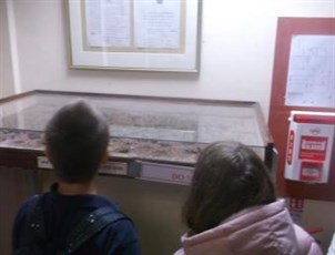Muckleburgh Military Museum Students Looking At Display